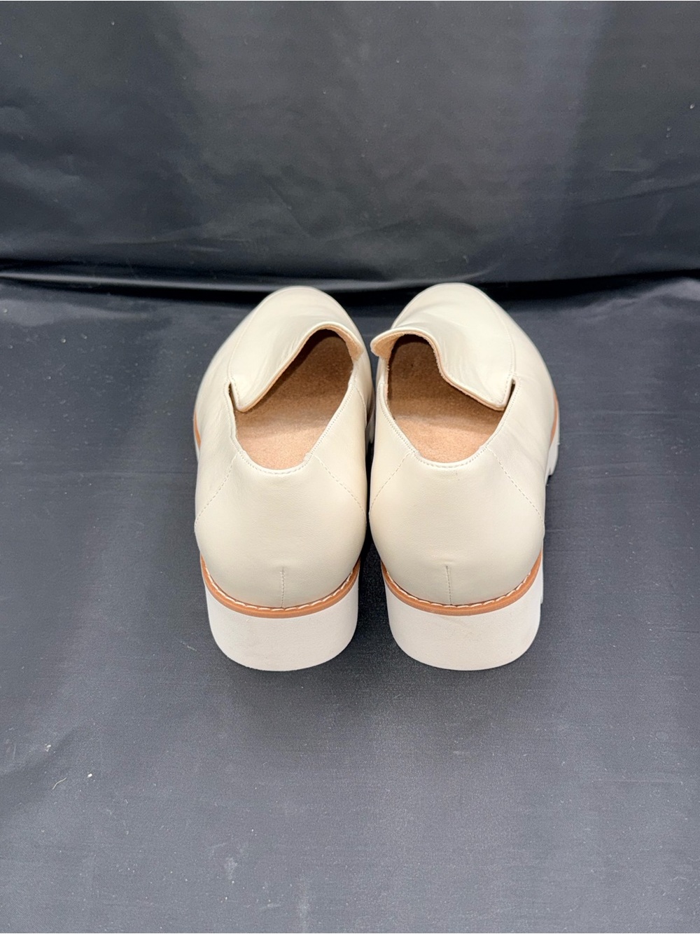Vionic Kensley Cream Leather Lug Sole Loafers 7.5 Quiet Luxury Preppy Comfort - Picture 5 of 9